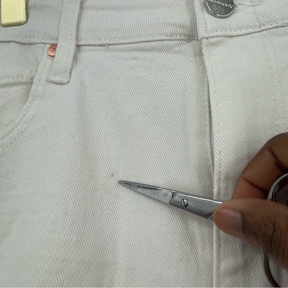 Sanctuary Sidewalk Denim Cutoff Shorts In Vintage White NWT - Picture 7 of 11